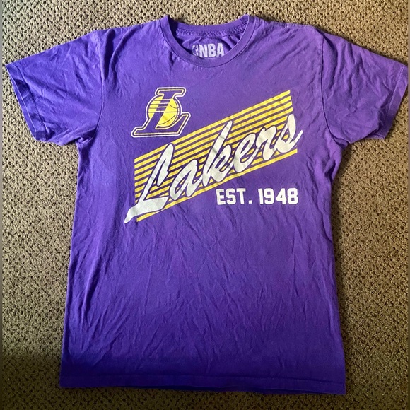 NBA Lakers t-shirt, mens but it’s a t-shirt so unisex works. - Picture 3 of 7